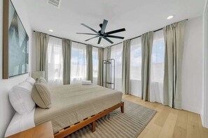 6 bedrooms, iron/ironing board, WiFi, bed sheets - Luxury Pool Retreat, Game Room, Sleeps 24 (Austin)