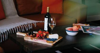 Modern Condo • Safe Chicago Stay Near O’Hare