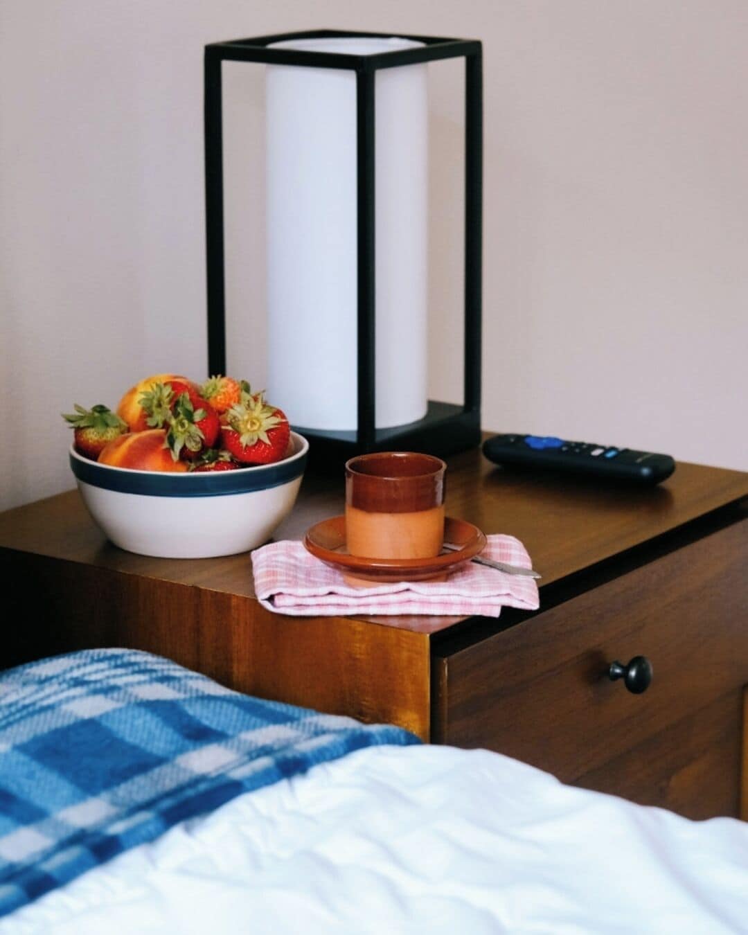 2 habitaciones, tabla de planchar con plancha, cuna de viaje y wifi 
