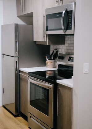 Refrigerador, microondas, horno, lavavajillas