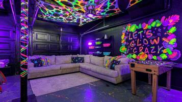 电视、壁炉、电子游戏