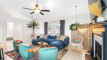 电视、壁炉、电子游戏