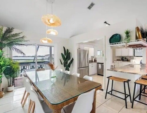 6BR Waterfront • Heated Pool • Hot Tub • Game Room