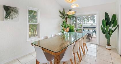 6BR Waterfront • Heated Pool • Hot Tub • Game Room