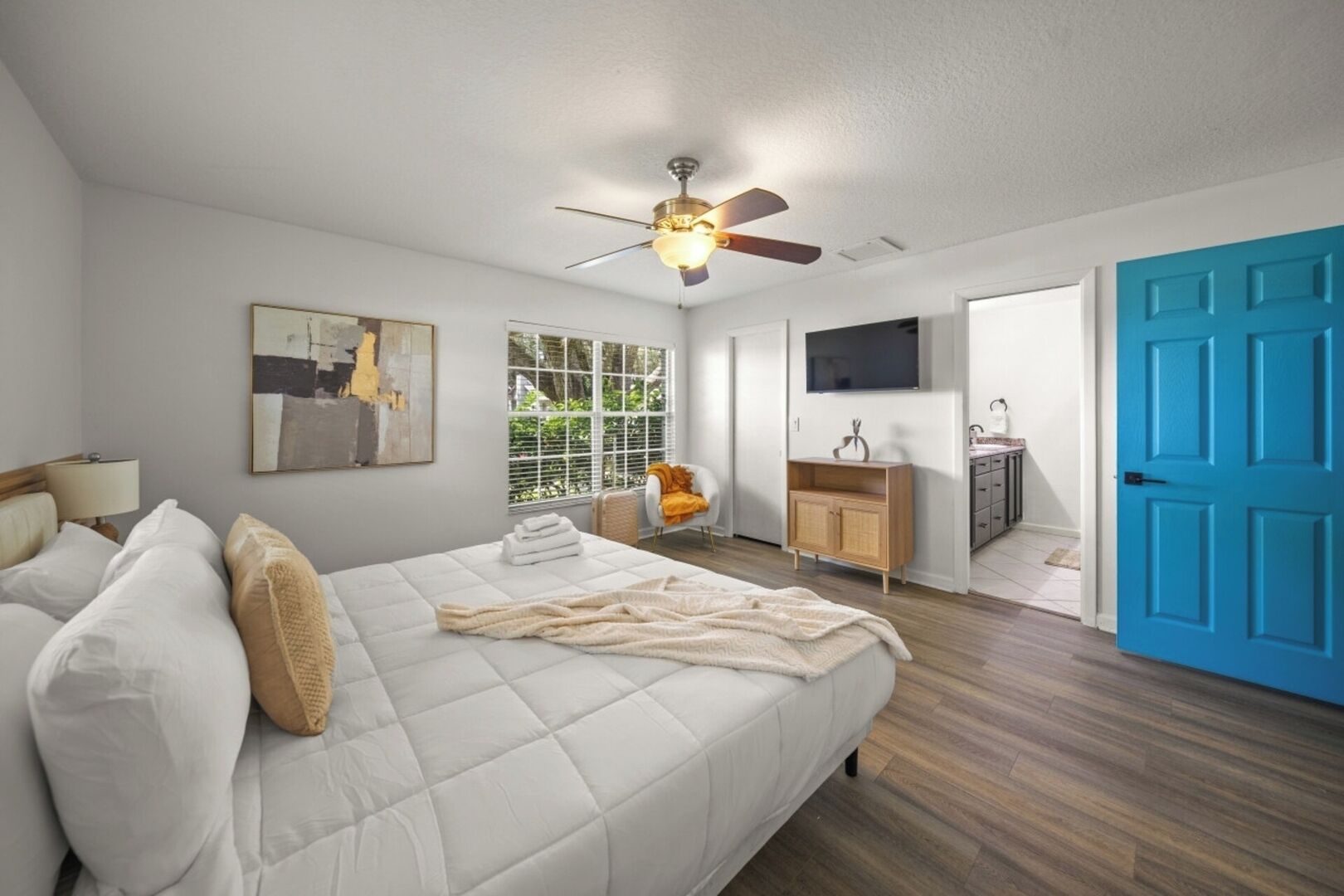 10 عدّة غرف نوم ومكواة/لوح كي وسرير سفر وواي فاي