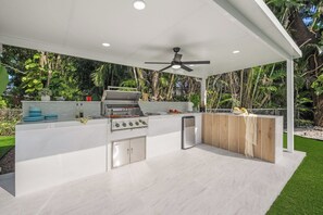 Terrace/patio - Heated Pool • Sleeps 32 • Pickle/Bball • Theater (Bradenton)