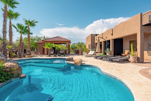 Pool - Sleeps 25 • Heated Pool and Spa • Pickleball Court (Scottsdale)