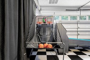 7 habitaciones, tabla de planchar con plancha, cuna de viaje y wifi 