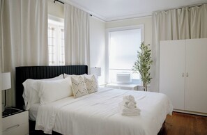 5 slaapkamers, een strijkplank/strijkijzer, reisbedje, wifi