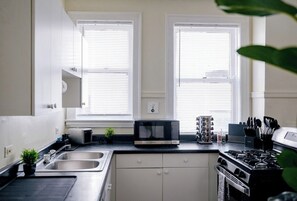 Fridge, microwave, oven, stovetop - Walk to the Beach • Private Office • 5BR (Chicago)