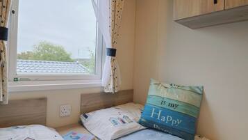 2 bedrooms, individually decorated, individually furnished