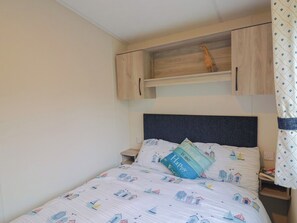 2 Schlafzimmer, individuell dekoriert, individuell eingerichtet