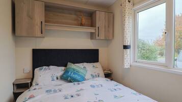 2 bedrooms, individually decorated, individually furnished