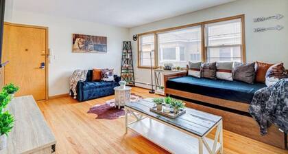 King Bed • 2BR • Sleeps 13 • Historic Location