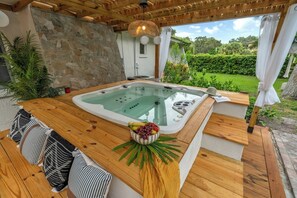 Outdoor spa tub