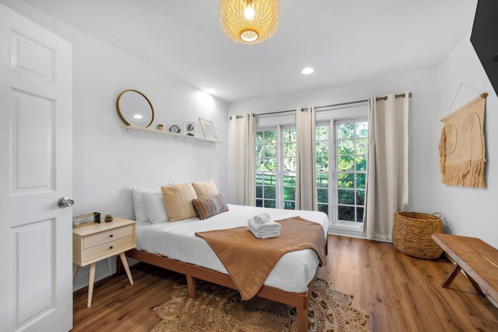 9 habitaciones, tabla de planchar con plancha, cuna de viaje y wifi 