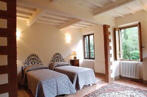 أسرّة أطفال/رضّع (مجانًا) وواي فاي مجانًا وملاءات أسرّة