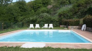 Piscine extérieure (ouverte en saison)