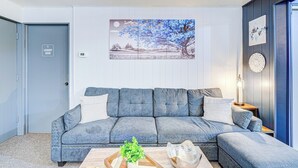 Living area - King Bed Studio | 60" HDTV | Safe | Close to Metra (Elmwood Park)