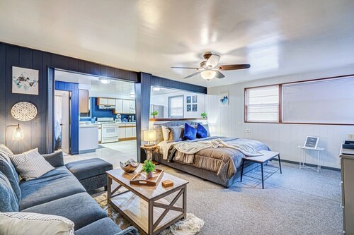 King Bed Studio | 60" HDTV | Safe | Close to Metra