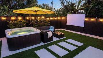 Bain à remous extérieur