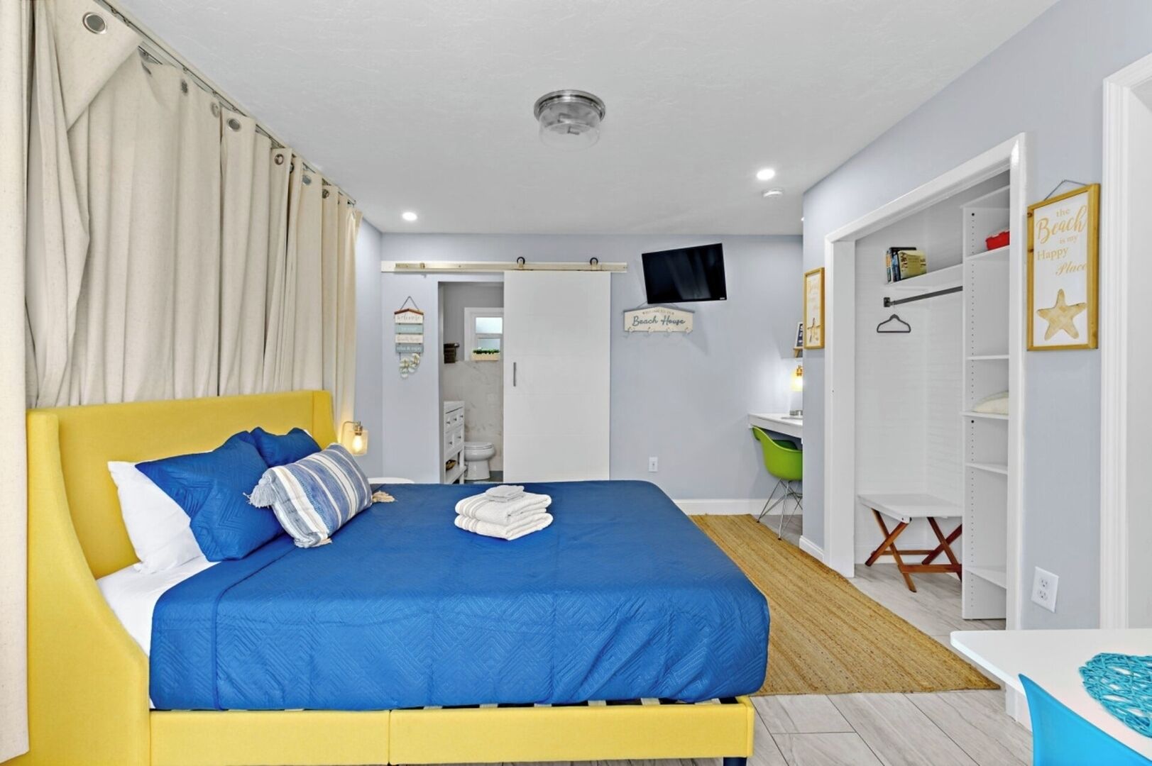 6 bedrooms, iron/ironing board, travel cot, WiFi