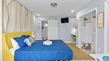 6 bedrooms, iron/ironing board, travel cot, WiFi