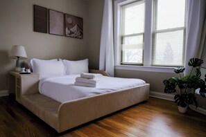 1 slaapkamer, een strijkplank/strijkijzer, wifi, beddengoed