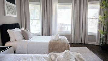 7 Schlafzimmer, BĂŒgeleisen/BĂŒgelbrett, Reisekinderbett, WLAN