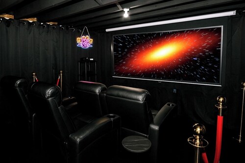 Sleeps 18 • 7BR • Gym • Game Room • Theater