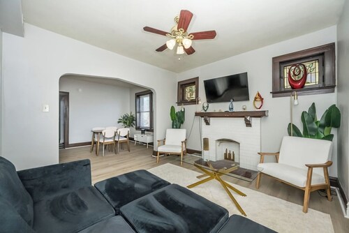 Private Gym • 2BR • Modern Condo Downtown