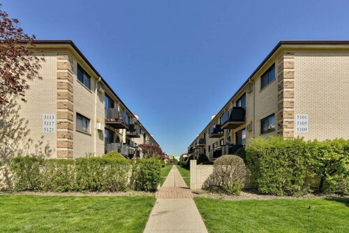 Mins from O'Hare • Safe Location • Private Parking