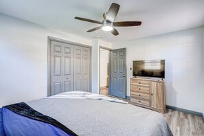 3 bedrooms, iron/ironing board, travel crib, WiFi