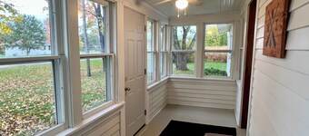 Quaint Small Town Home - Country Style Living in Independence