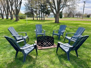Property grounds - Quaint Small Town Home - Country Style Living in Independence (Independence)