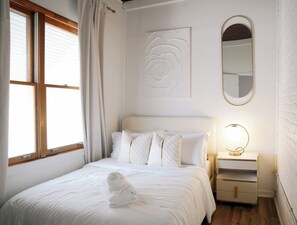 8 habitaciones, tabla de planchar con plancha, cuna de viaje y wifi 