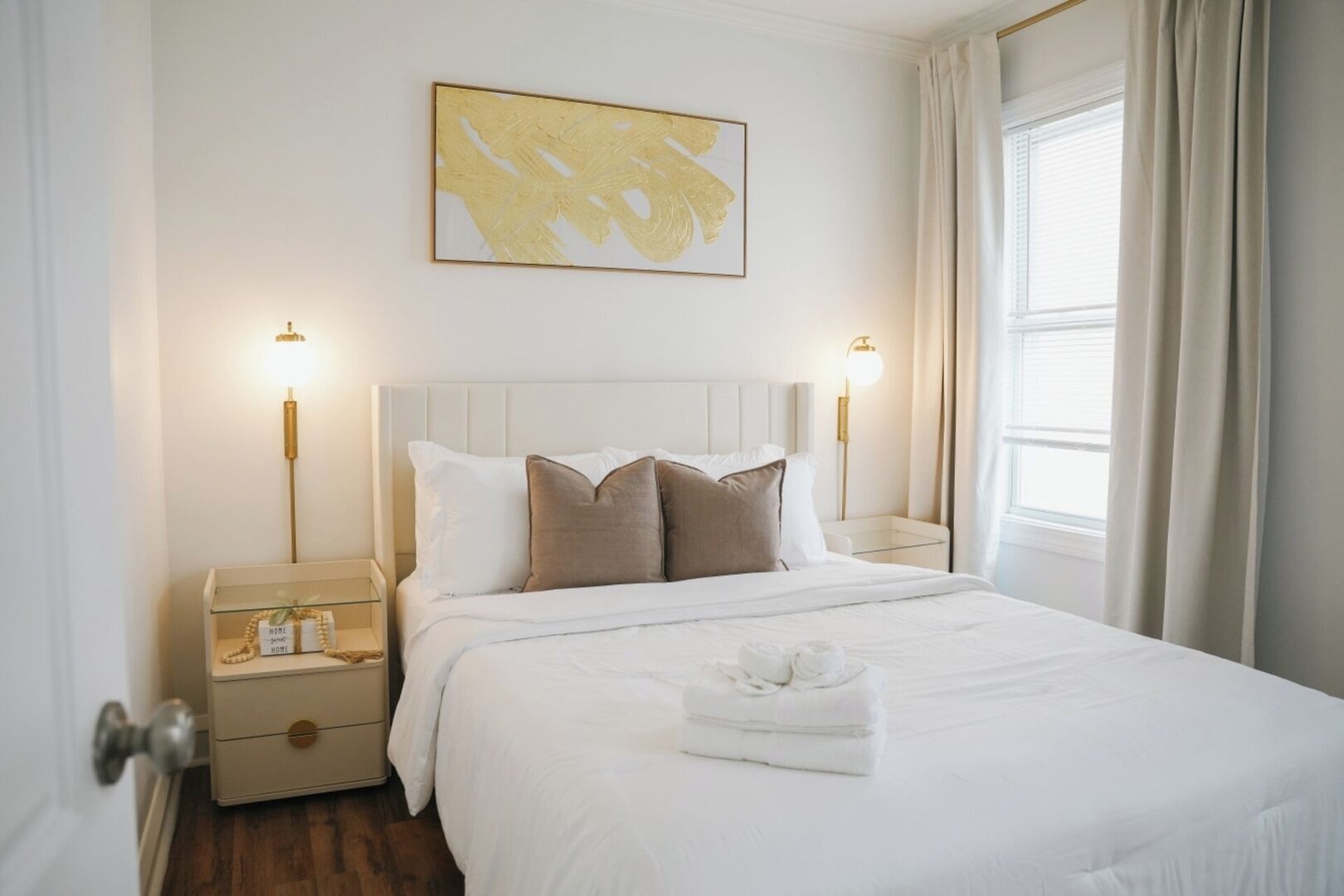 8 slaapkamers, een strijkplank/strijkijzer, reisbedje, wifi