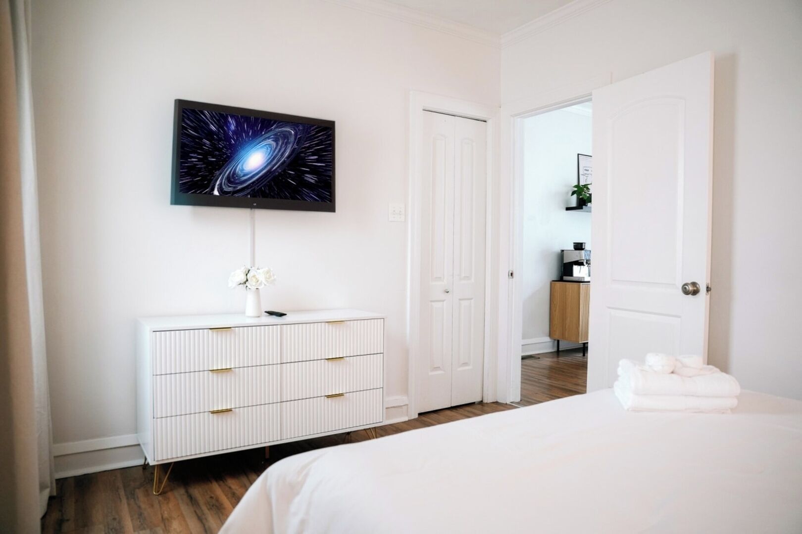 8 habitaciones, tabla de planchar con plancha, cuna de viaje y wifi 