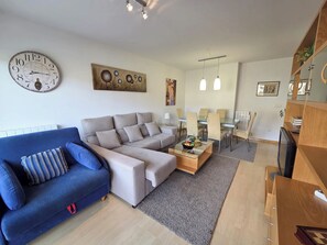 شقة بتجهيزات أساسية | منطقة المعيشة