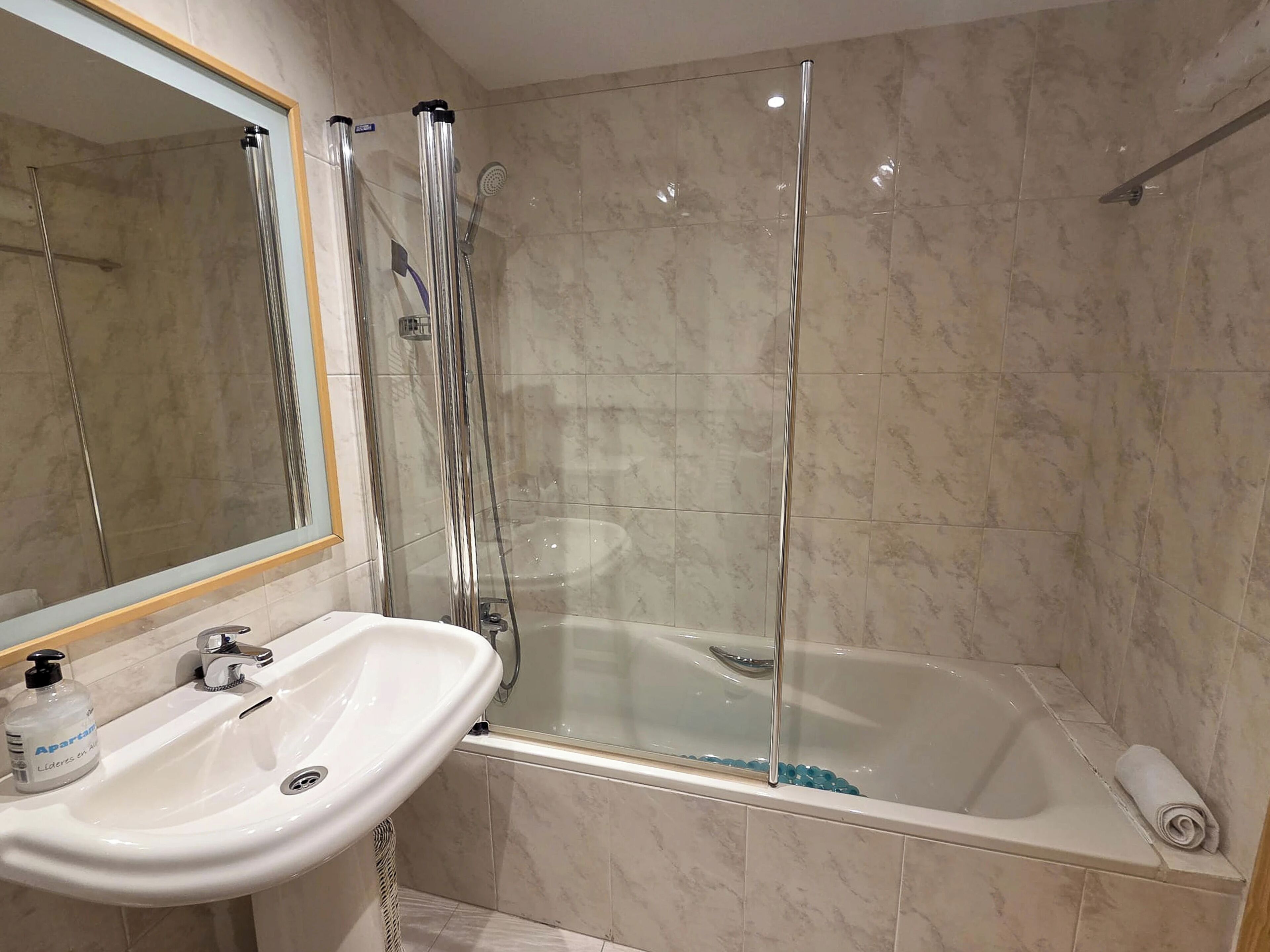 Basic Apartment, 2 Bedrooms | Bathroom | Towels