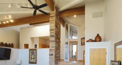 Cozy, Warm Mtn Home mins to Sundance & Deer Creek!