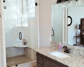 Shower, hair dryer, towels - Heber 2BR · Sleeps 8 · Deer Creek + Provo River (Heber City)