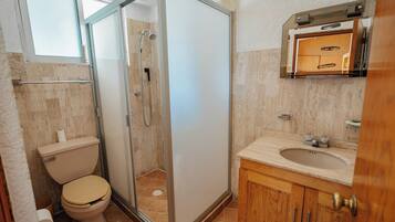 Family House, Lanai, Garden View | Bathroom