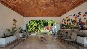 Family House, Lanai, Garden View | Living area