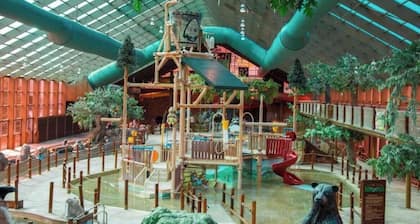 Lovely 2-BR condo minutes from Gatlinburg. Sleeps up to 8, Many amenities.