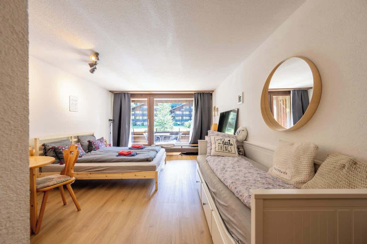 1 habitación, escritorio, cuna de viaje y wifi 