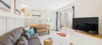 Host Stay Surf Jewel