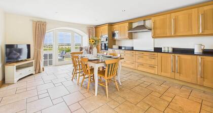 Host Stay Dolphin Dream