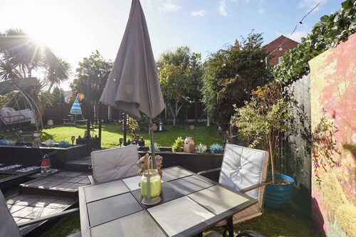 Host Stay The Cheeky Squirrel