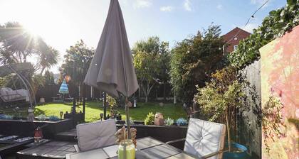 Host Stay The Cheeky Squirrel